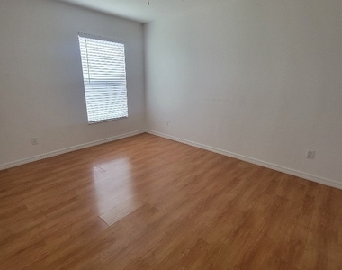 804 Bert Avenue N - Photo Thumbnail 7
