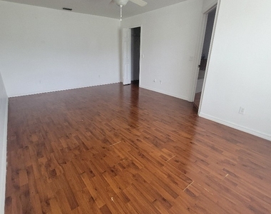 804 Bert Avenue N - Photo Thumbnail 10
