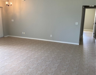 1732 Sw 31st Lane - Photo Thumbnail 5