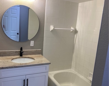1732 Sw 31st Lane - Photo Thumbnail 12