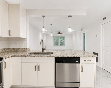 2504 Se 16th Place - Photo Thumbnail 6