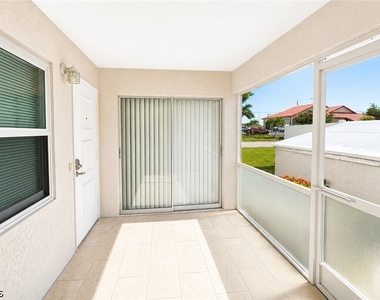 2504 Se 16th Place - Photo Thumbnail 4