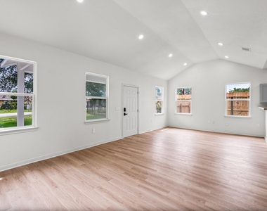 4415 Castor Street - Photo Thumbnail 2