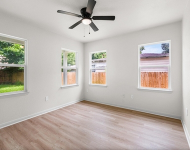4415 Castor Street - Photo Thumbnail 10