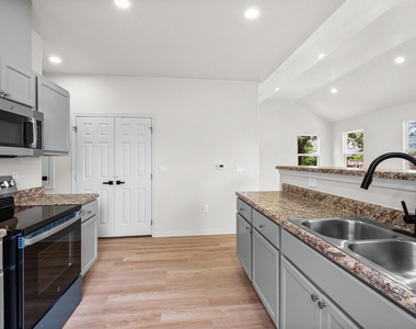 4415 Castor Street - Photo Thumbnail 7