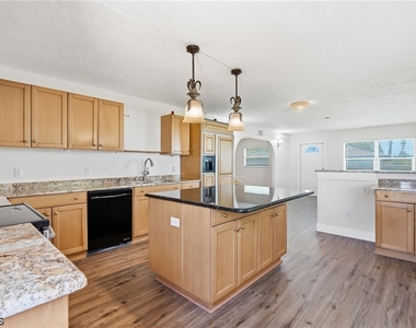 2342 Barden Street - Photo Thumbnail 3