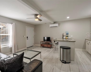 3310 Crawford Street - Photo Thumbnail 4