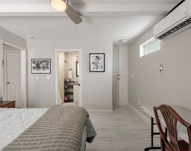 3310 Crawford Street - Photo Thumbnail 2