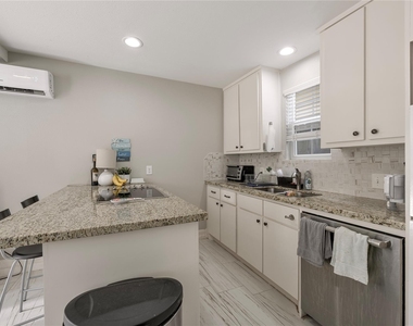 3310 Crawford Street - Photo Thumbnail 6