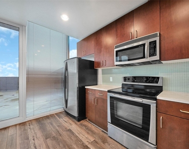 5925 Almeda Road - Photo Thumbnail 3