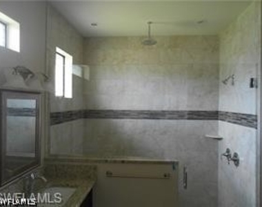 1901 Se 21st Terrace - Photo Thumbnail 5