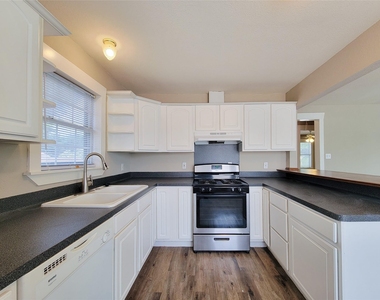 4634 Norhill Boulevard - Photo Thumbnail 11