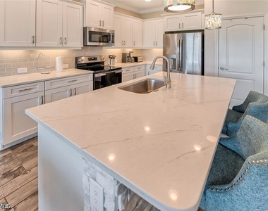 6960 Avalon Circle - Photo Thumbnail 8