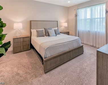 6960 Avalon Circle - Photo Thumbnail 10