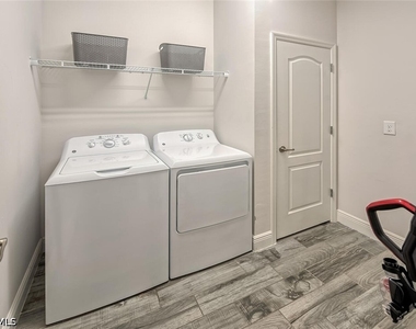 6960 Avalon Circle - Photo Thumbnail 21