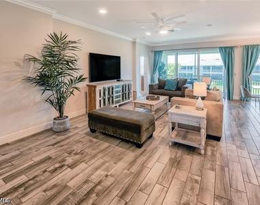 6960 Avalon Circle - Photo Thumbnail 4