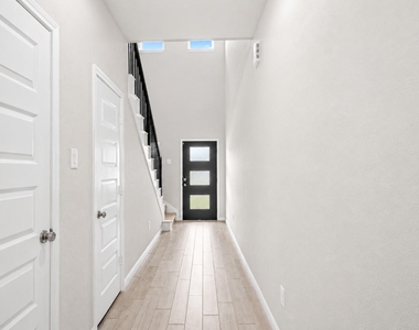 17542 Rosette Grass Drive - Photo Thumbnail 6
