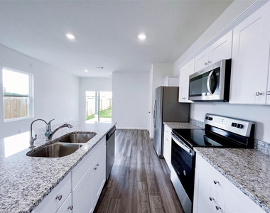 680 Amesbury Road - Photo Thumbnail 5