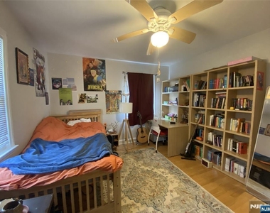 464 Hillcrest - Photo Thumbnail 10