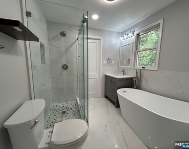 464 Hillcrest - Photo Thumbnail 6