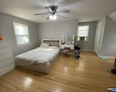464 Hillcrest - Photo Thumbnail 5