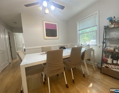 464 Hillcrest - Photo Thumbnail 2