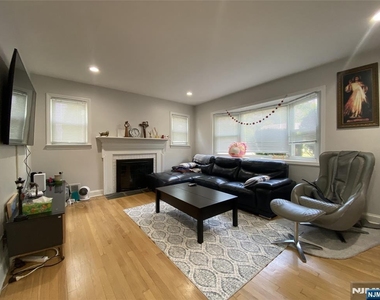 464 Hillcrest - Photo Thumbnail 1