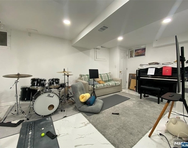 464 Hillcrest - Photo Thumbnail 12