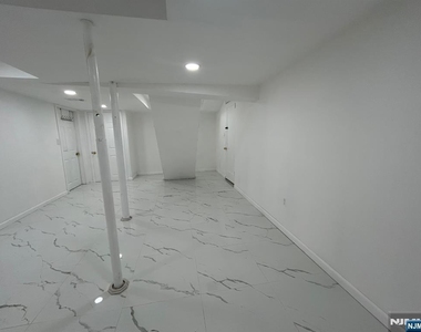 464 Hillcrest - Photo Thumbnail 13