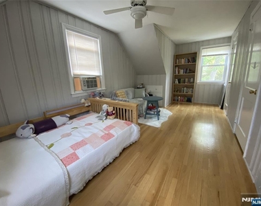 464 Hillcrest - Photo Thumbnail 8