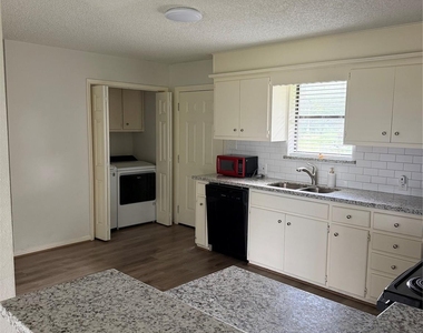 151 Country Oaks Street - Photo Thumbnail 3