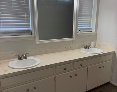 151 Country Oaks Street - Photo Thumbnail 6