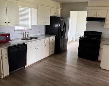 151 Country Oaks Street - Photo Thumbnail 15