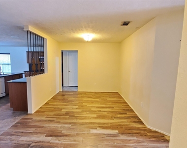 18203 Afton Hollow Lane - Photo Thumbnail 3