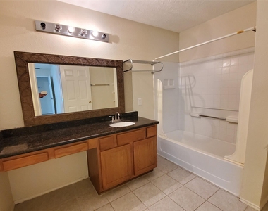 18203 Afton Hollow Lane - Photo Thumbnail 17