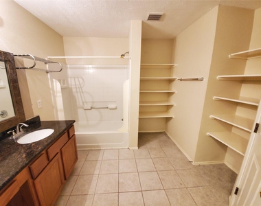 18203 Afton Hollow Lane - Photo Thumbnail 15