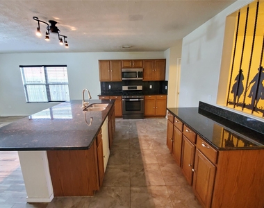 18203 Afton Hollow Lane - Photo Thumbnail 11