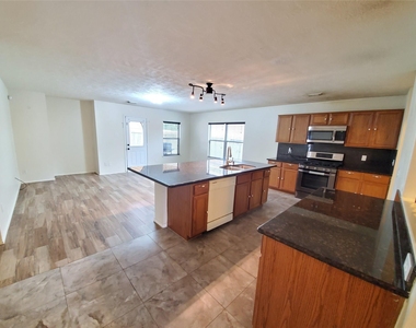 18203 Afton Hollow Lane - Photo Thumbnail 13