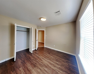4407 Nueces River Loop - Photo Thumbnail 13
