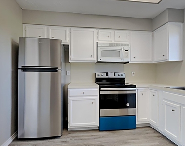 3310 Hampton Drive - Photo Thumbnail 2