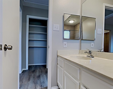3310 Hampton Drive - Photo Thumbnail 13