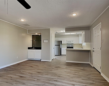 3310 Hampton Drive - Photo Thumbnail 5