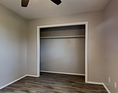 3310 Hampton Drive - Photo Thumbnail 11