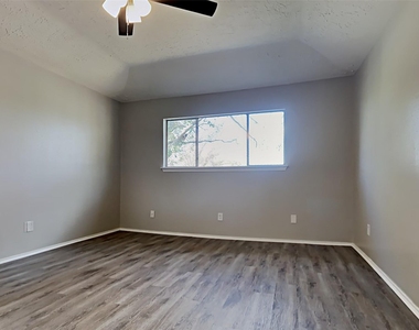 3310 Hampton Drive - Photo Thumbnail 9