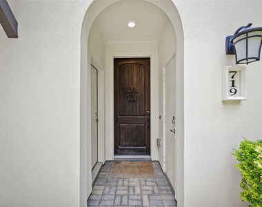 719 Leverkuhn Street - Photo Thumbnail 2