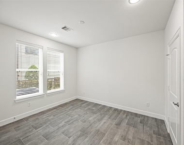 719 Leverkuhn Street - Photo Thumbnail 4