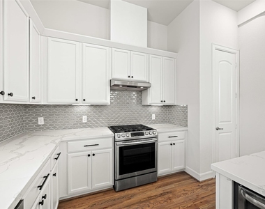 719 Leverkuhn Street - Photo Thumbnail 14