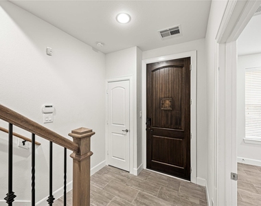 719 Leverkuhn Street - Photo Thumbnail 7