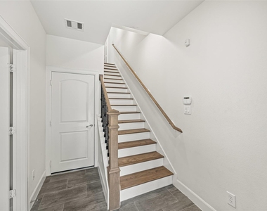719 Leverkuhn Street - Photo Thumbnail 3