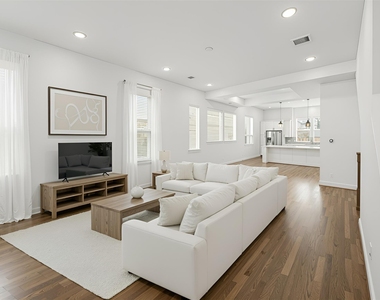 719 Leverkuhn Street - Photo Thumbnail 21